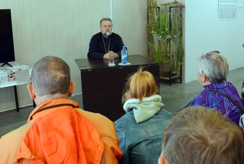 Протоиерей Николай Волочкович в рамках программы "Неделя семьи" провел встречу с подопечными Сенненского ТЦСОН