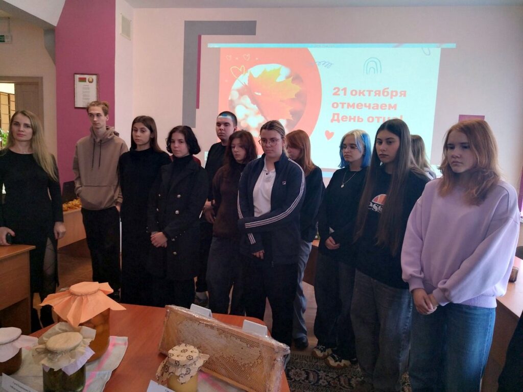 Инна Костюкович приняла участие в круглом столе "Радость материнства и отцовства" библиотеке ВГАВМ