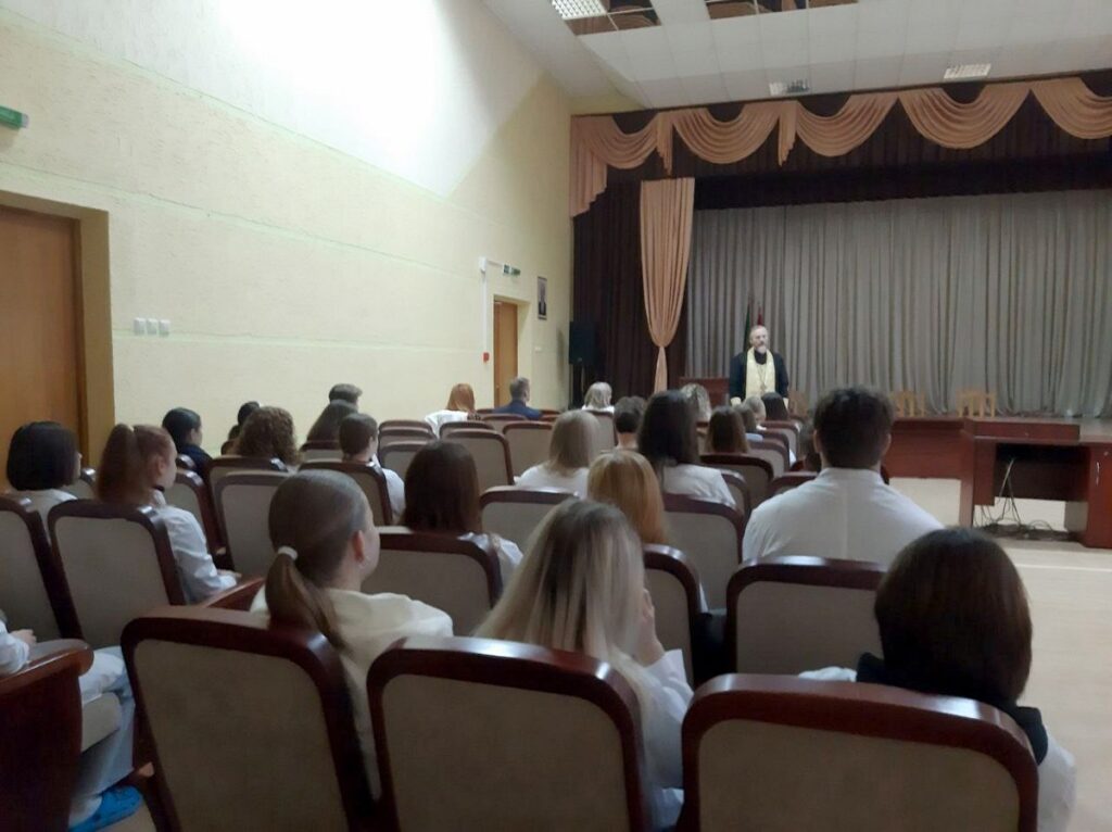 Представители Витебской епархии приняли участие в диалоговой площадке "Семья- основа государства" в ВГМУ
