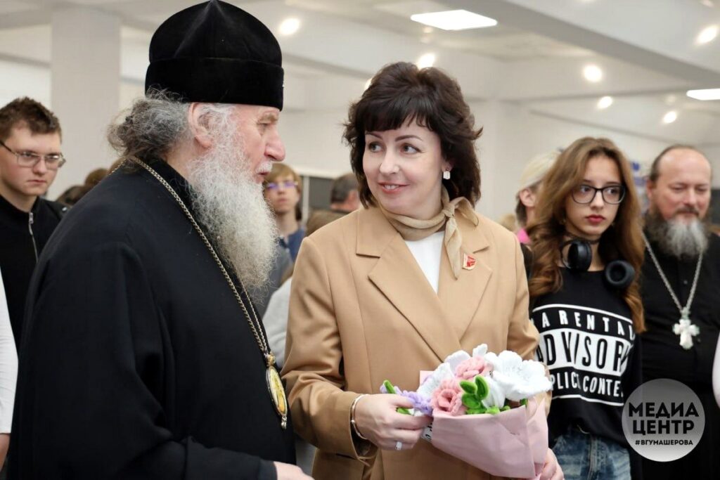 Архиепископ Димитрий принял участие в акции "С любовью к родителям" в ВГУ