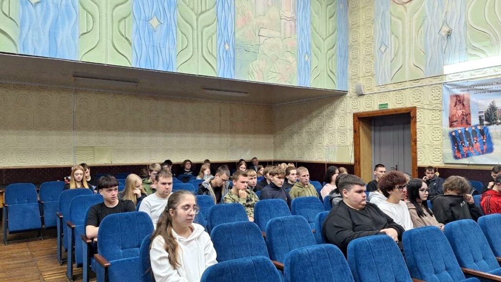 Иерей Сергий Помещиков побеседовал со студентами колледжа легкой промышленности и технологий о грехе сквернословия