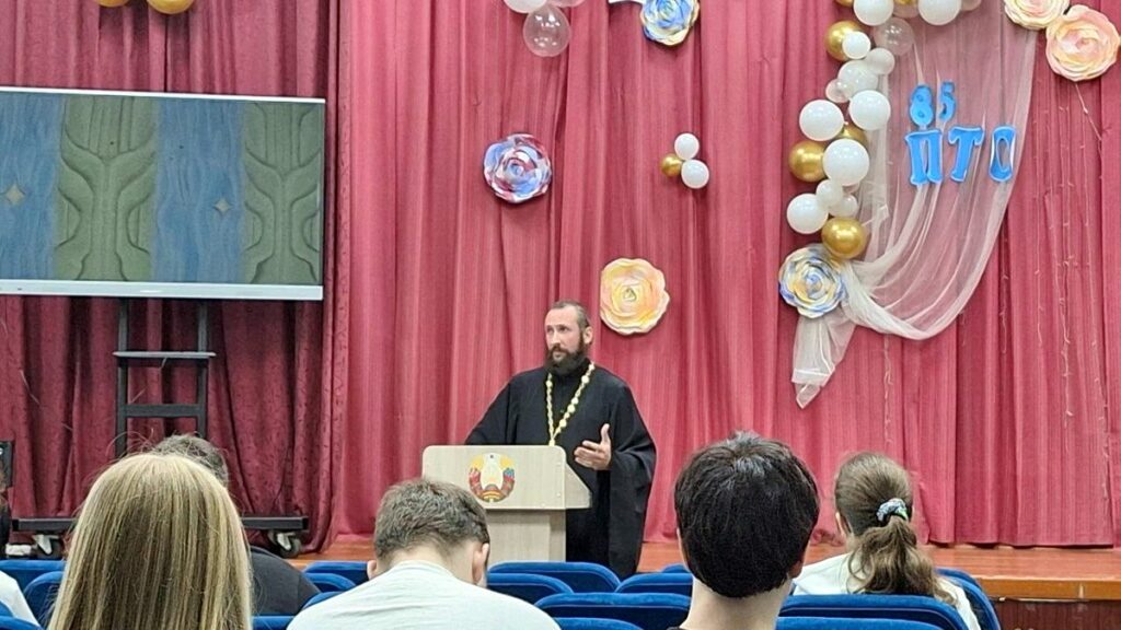 Иерей Сергий Помещиков побеседовал со студентами колледжа легкой промышленности и технологий о грехе сквернословия