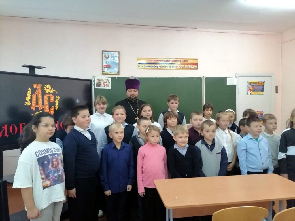 Протоиерей Сергий Лешкевич провел мероприятия в рамках Недели семьи в Стайской средней школе