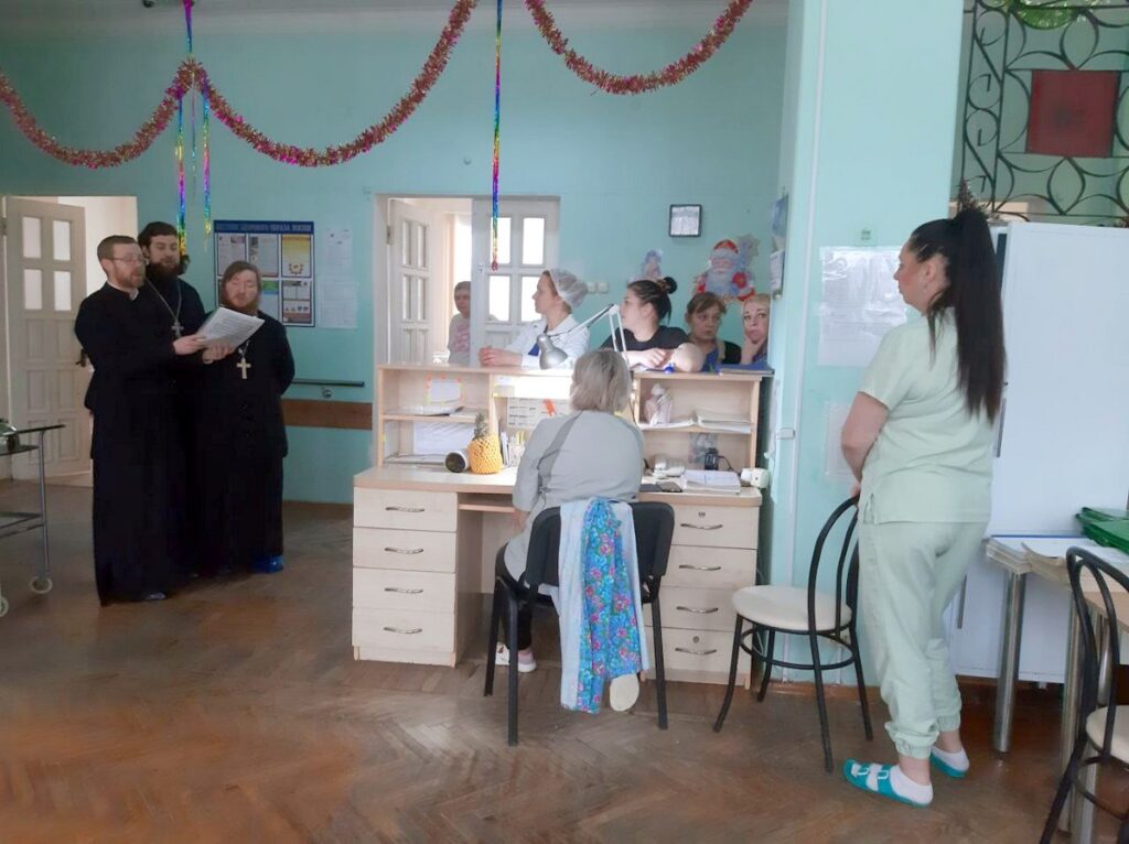 Христославы Витебской епархии посетили учреждения здравоохранения Витебска