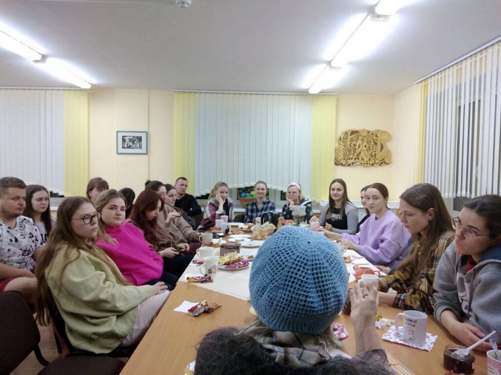 В общежитии ВГМУ Инна Костюкович провела мероприятие "Масленица" для студентов