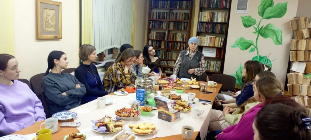 В общежитии ВГМУ Инна Костюкович провела мероприятие "Масленица" для студентов