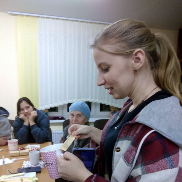 В общежитии ВГМУ Инна Костюкович провела мероприятие "Масленица" для студентов