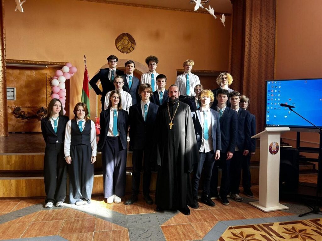 Иерей Сергий Помещиков провел со старшеклассниками "Урок нравственности"