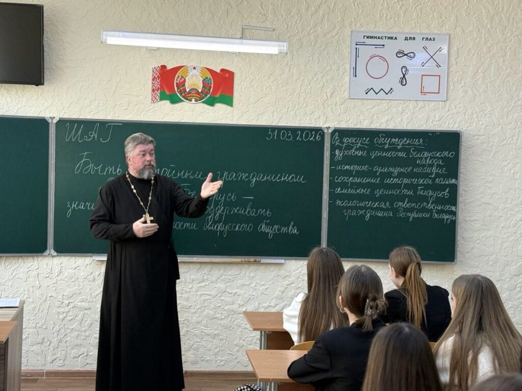 Иерей Димитрий Савушкин побеседовал с одиннадцатиклассниками о семье и вере