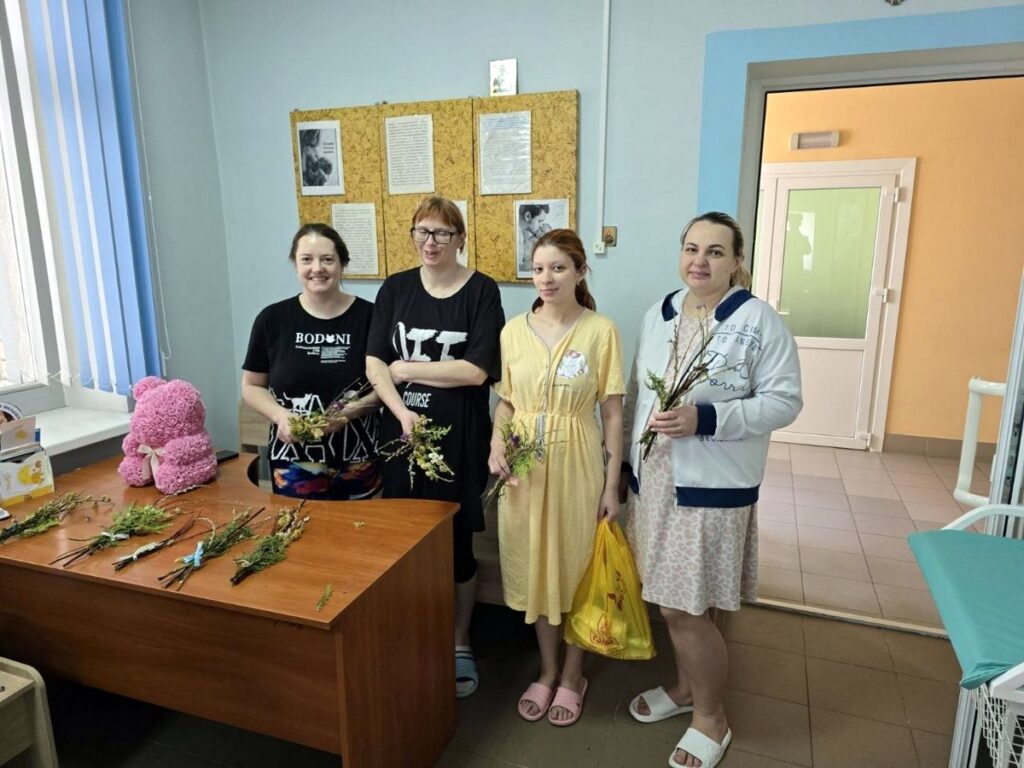 Представители Витебской епархии поздравили пациентов Витебской областной детской клинической больницы и хосписа