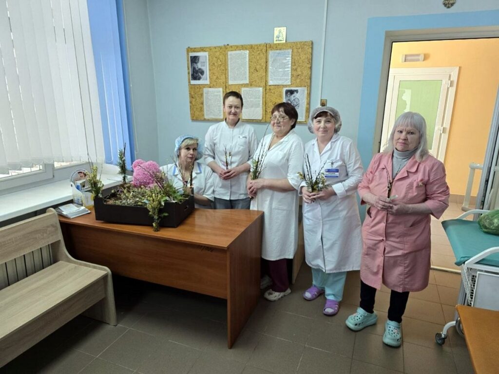 Представители Витебской епархии поздравили пациентов Витебской областной детской клинической больницы и хосписа