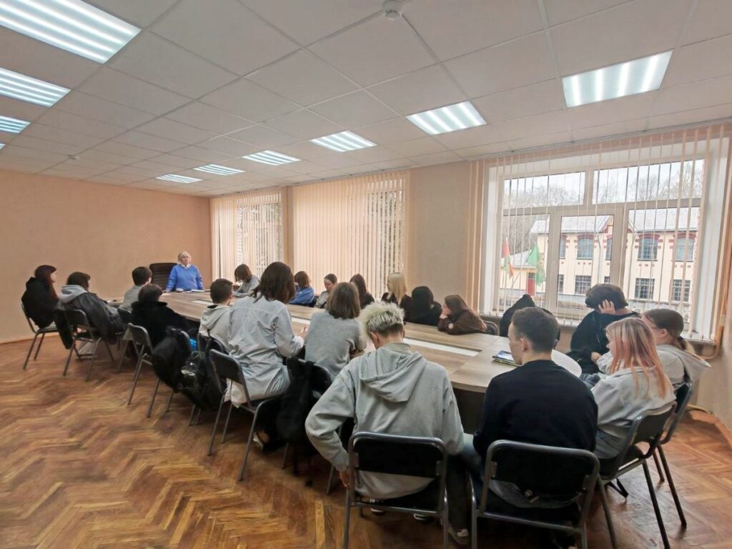 Инна Костюкович побеседовала о нравственности со студентами Витебской государственной академии ветеринарной медицины