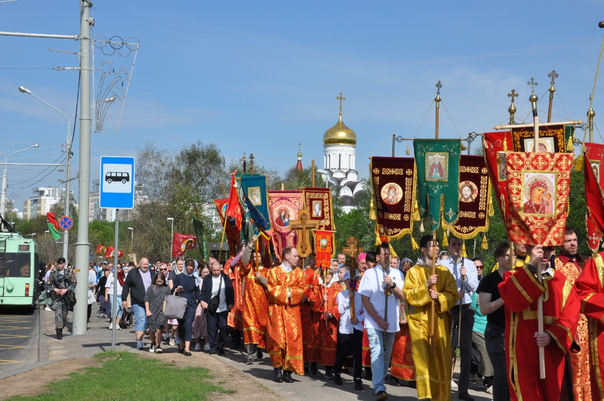 Крестный ход в поддержку института семьи