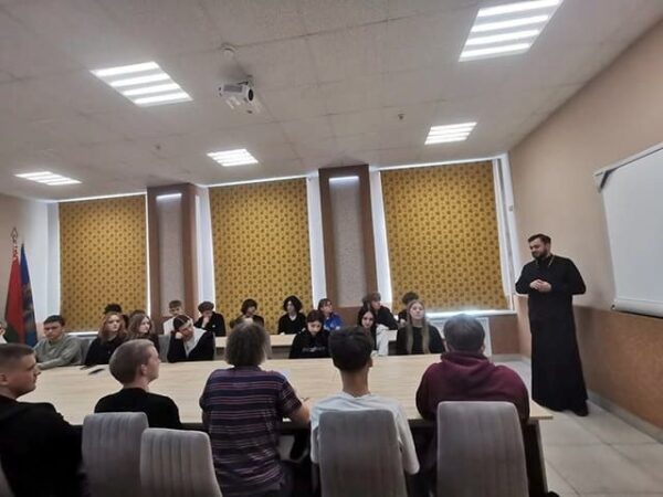 Иерей Антоний Буян побеседовал со студентами о ценности жизни, семье и будущем 