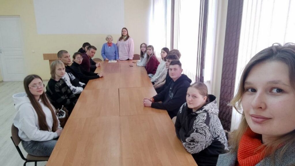 Инна Костюкович приняла участие в круглом столе "Нравственный выбор и совесть"